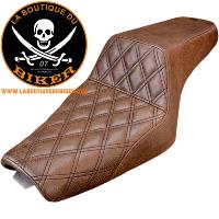 SELLE HD SPORTSTER 2004-2022 RÉSERVOIR 12.50 Litres SADDLEMEN 2-UP SEAT STEP UP FRONT|REAR SADDLEHYDE™ BROWN...PE08040686 / 807-11-172BR